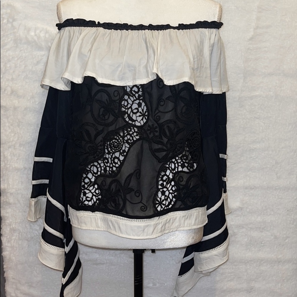 Patrizia Luca Milano woman’s off shoulder top